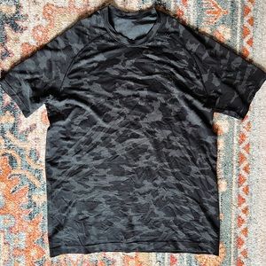 Lululemon Metal Vent Tech 2.0 Black Camo PERFECT Condition!